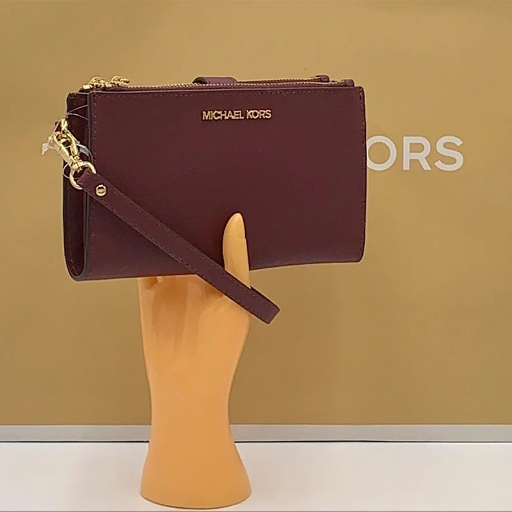 MICHAEL KORS LG DOUBLE ZIP WRISTLET MERLOT